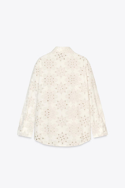 CAMISA COM BORDADOS PERFURADOS ENGOMADOS
