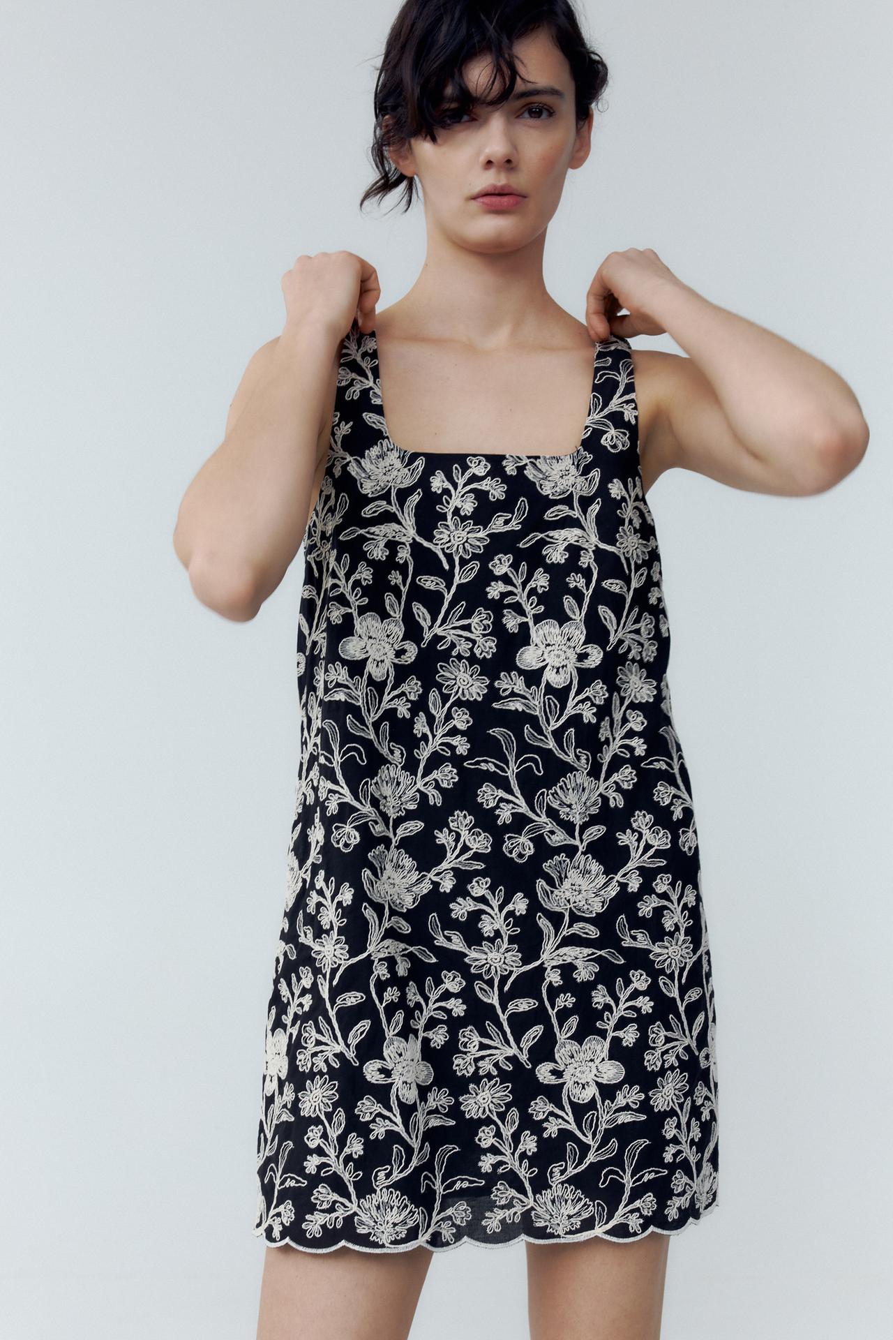 VESTIDO CURTO COM BORDADOS