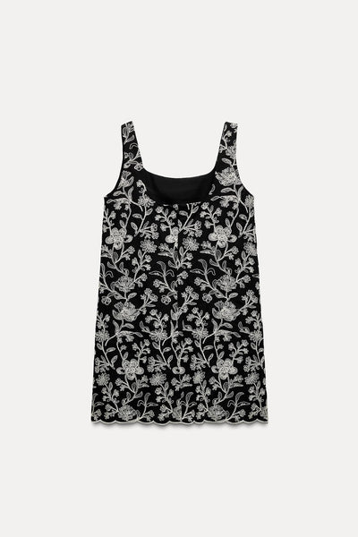 VESTIDO CURTO COM BORDADOS