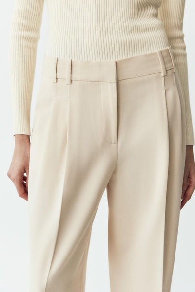 CALÇA LARGA COM PREGAS