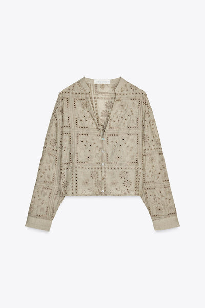 CAMISA COM BORDADOS PERFURADOS