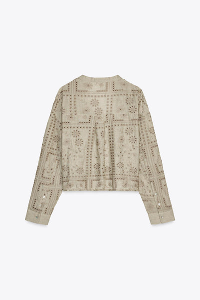 CAMISA COM BORDADOS PERFURADOS