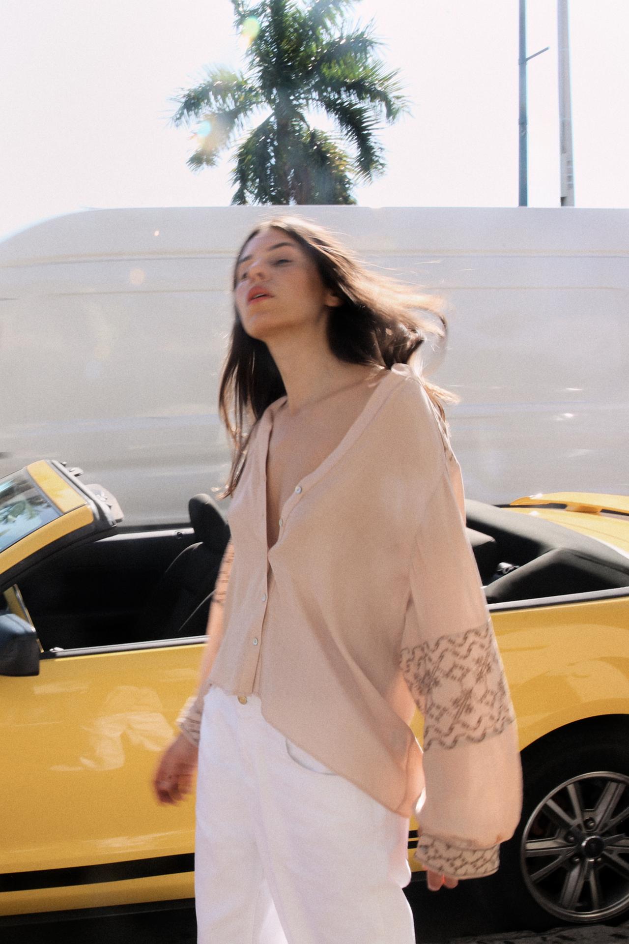 BLUSA COM BORDADOS