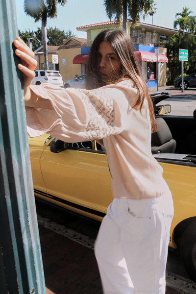 BLUSA COM BORDADOS