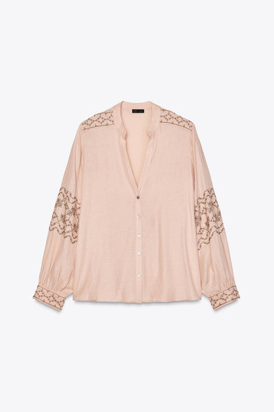 BLUSA COM BORDADOS