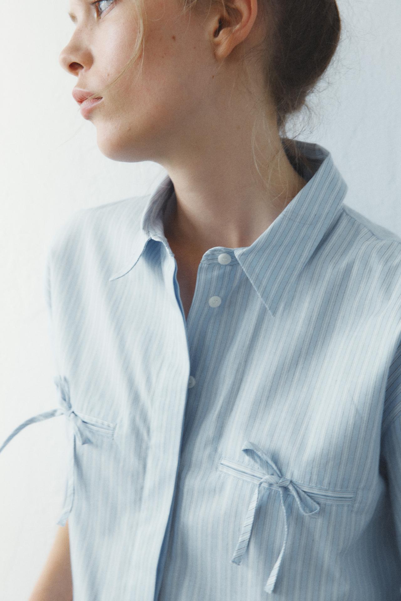 CAMISA COM LAÇOS