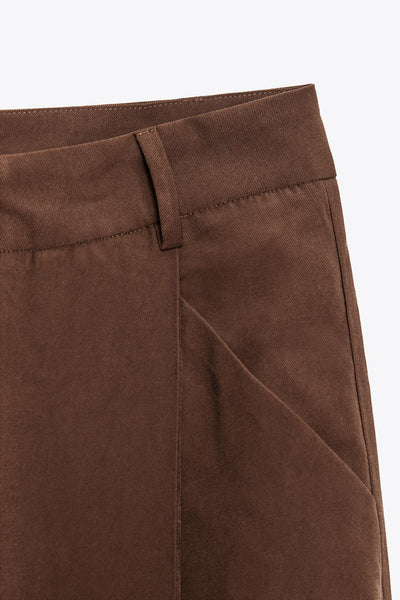 CALÇA COM PREGA CATANHO ESCURO