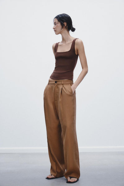 CALÇA COM PREGA
