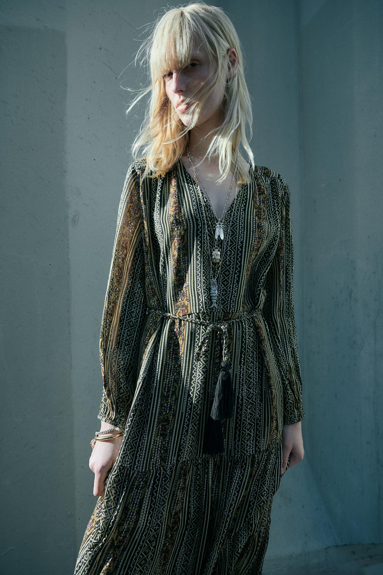 VESTIDO MIDI ESTAMPADO COM CINTO