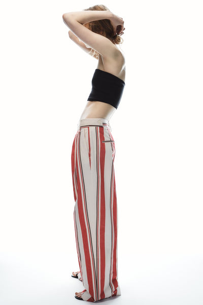 CALÇA LISTRADA COM PREGAS