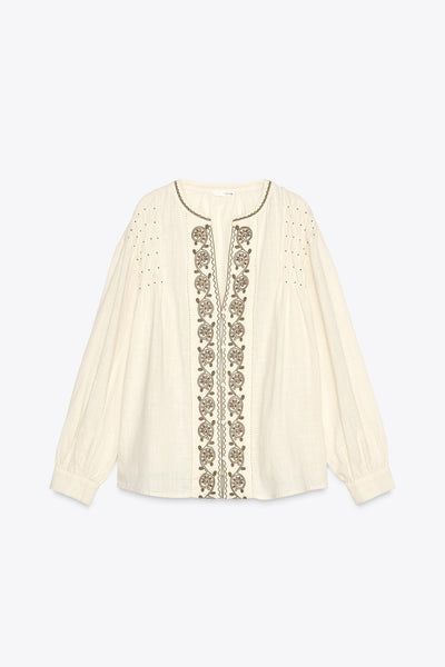 BLUSA COM BORDADOS E MIÇANGAS