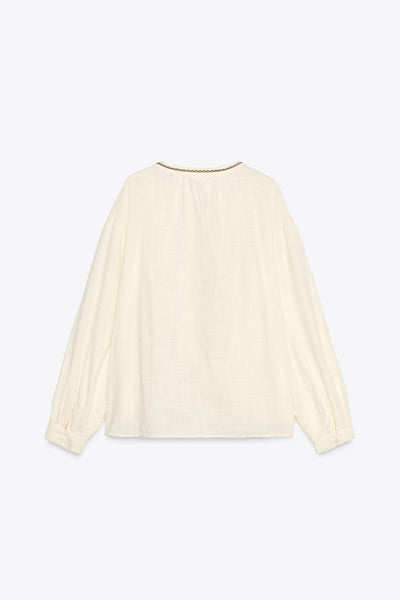 BLUSA COM BORDADOS E MIÇANGAS