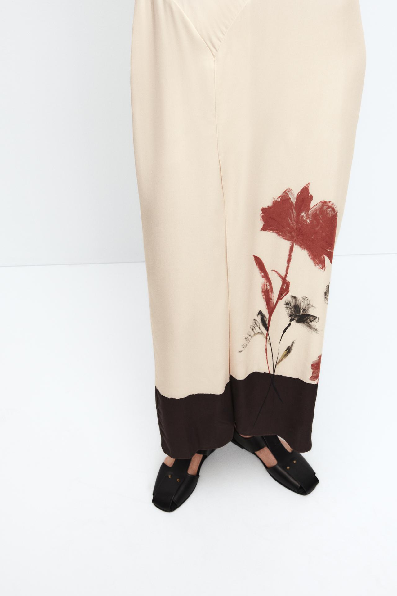 VESTIDO ESTILO LINGERIE COM FLORES