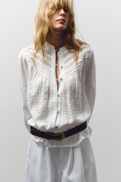 Blusa Romântica com Entremeios