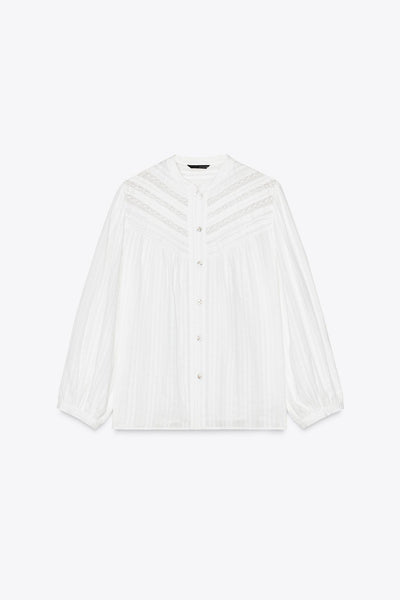 Blusa Romântica com Entremeios