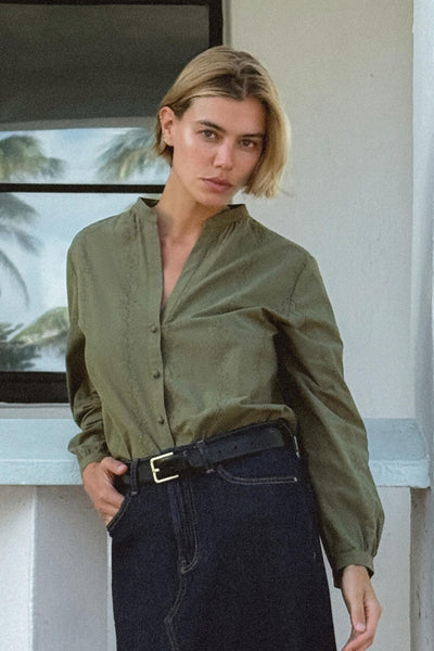 BLUSA COM BORDADOS BORDADOS