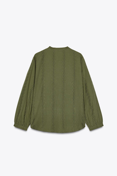 BLUSA COM BORDADOS BORDADOS