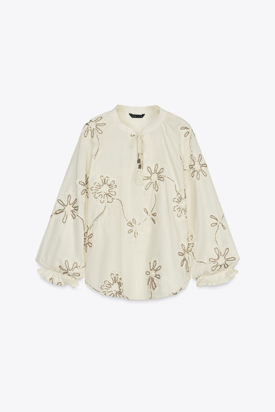 Blusa com Bordados de Flores