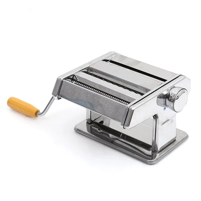 Máquina manual para preparar espaguetes e massas para pastéis e lassagnas.